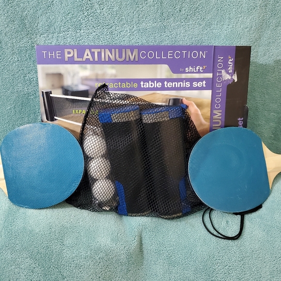 New in open box Retractable Tennis Set - Picture 3 of 3